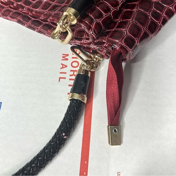 Faux Crocodile Leather Embossed Bag - Picture 12 of 13